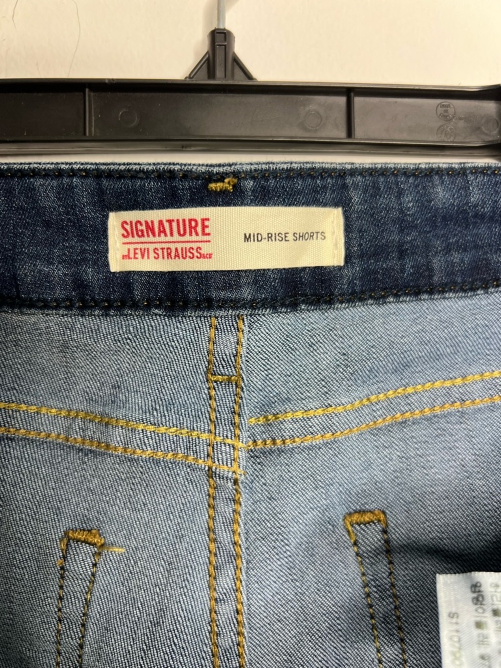 Levi’s Mid-Rise Denim Shorts Women’s Size 4 - Picture 3 of 4